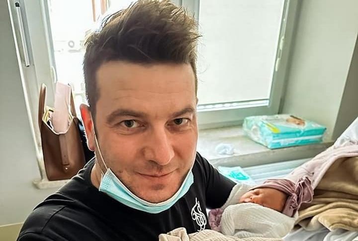 Koniec TAJEMNICY! Gwiazdor disco polo Sylwester Gazda z Power Play został ojcem bliźniaczek! To wielka chwila!