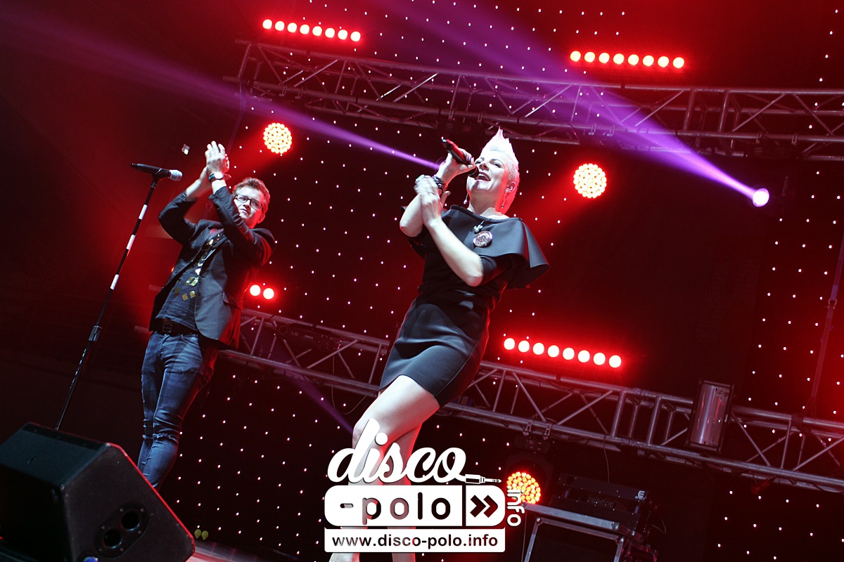 Disco Polo info – muzyka disco polo – teledyski, mp3 -> Kuchnia Polowa Piekni I Mlodzi Disco Polo info – muzyka disco polo – teledyski, mp3 -> Kuchnia Polowa Piekni I Mlodzi