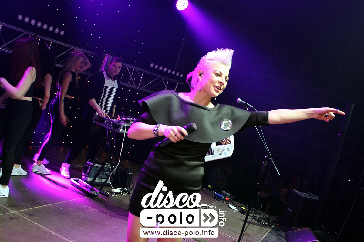Disco Polo info – muzyka disco polo – teledyski, mp3 -> Kuchnia Polowa Piekni I Mlodzi Disco Polo info – muzyka disco polo – teledyski, mp3 -> Kuchnia Polowa Piekni I Mlodzi