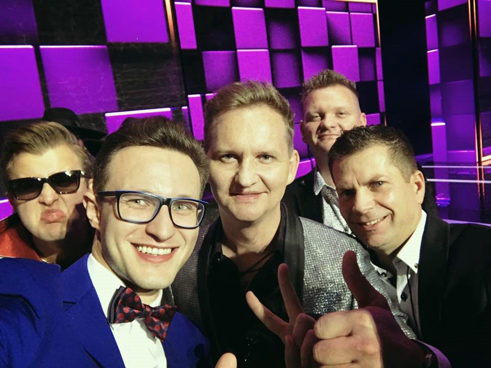 Disco Polo info – muzyka disco polo – teledyski, mp3 -> Kuchnia Polowa Piekni I Mlodzi Disco Polo info – muzyka disco polo – teledyski, mp3 -> Kuchnia Polowa Piekni I Mlodzi