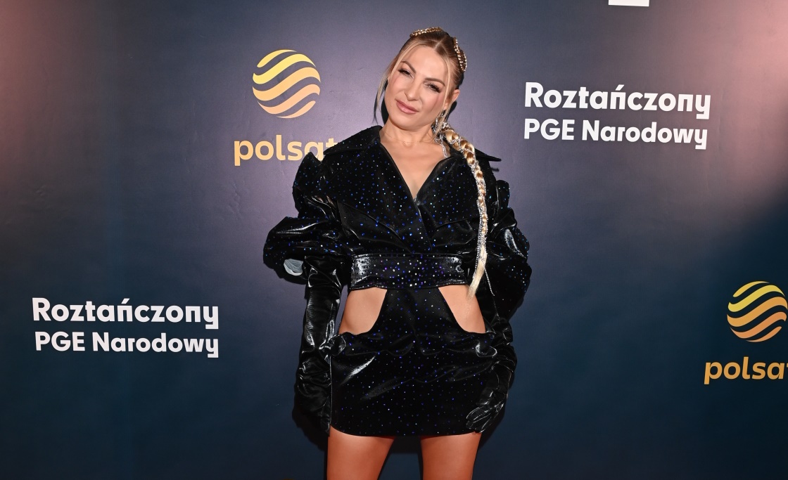 Magdalena Narożna i Piękni i Młodzi podbili Roztańczony PGE Narodowy – wielki hit „Czułe słowa„ w niezwykłym wykonaniu!